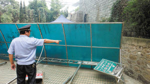 河南唐河警方押解强奸绑架嫌犯在武汉脱逃(图