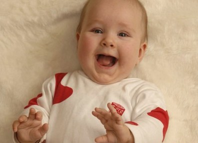 宝宝几个月开始用手摸脚 842b2b94820410fc9d4d08.jpg