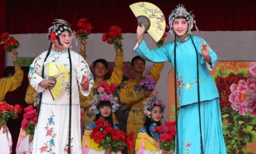 范伟最新电视剧老家门口唱大戏演员表 老家门