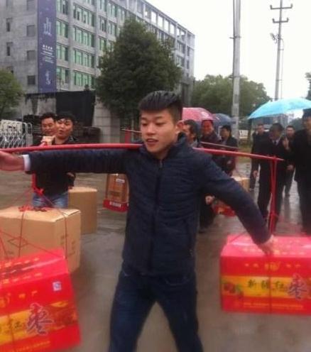 浙江土豪订婚礼金上百万 浙江义乌土豪订婚彩