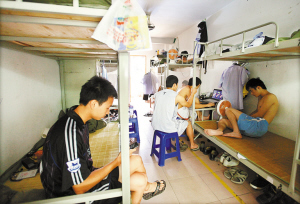 广西大学生被以大运志愿者为名骗做保安 学校