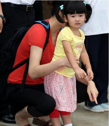 篮球明星姚明和叶莉的女儿姚沁蕾图片、身高