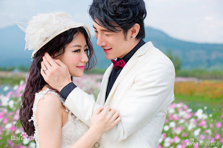 白冰微博晒婚纱照 白冰老公丁一 白冰与胡歌恋